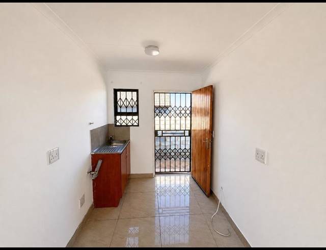 2 BEDROOM HOUSE FOR SALE IN TOEKOMSRUS